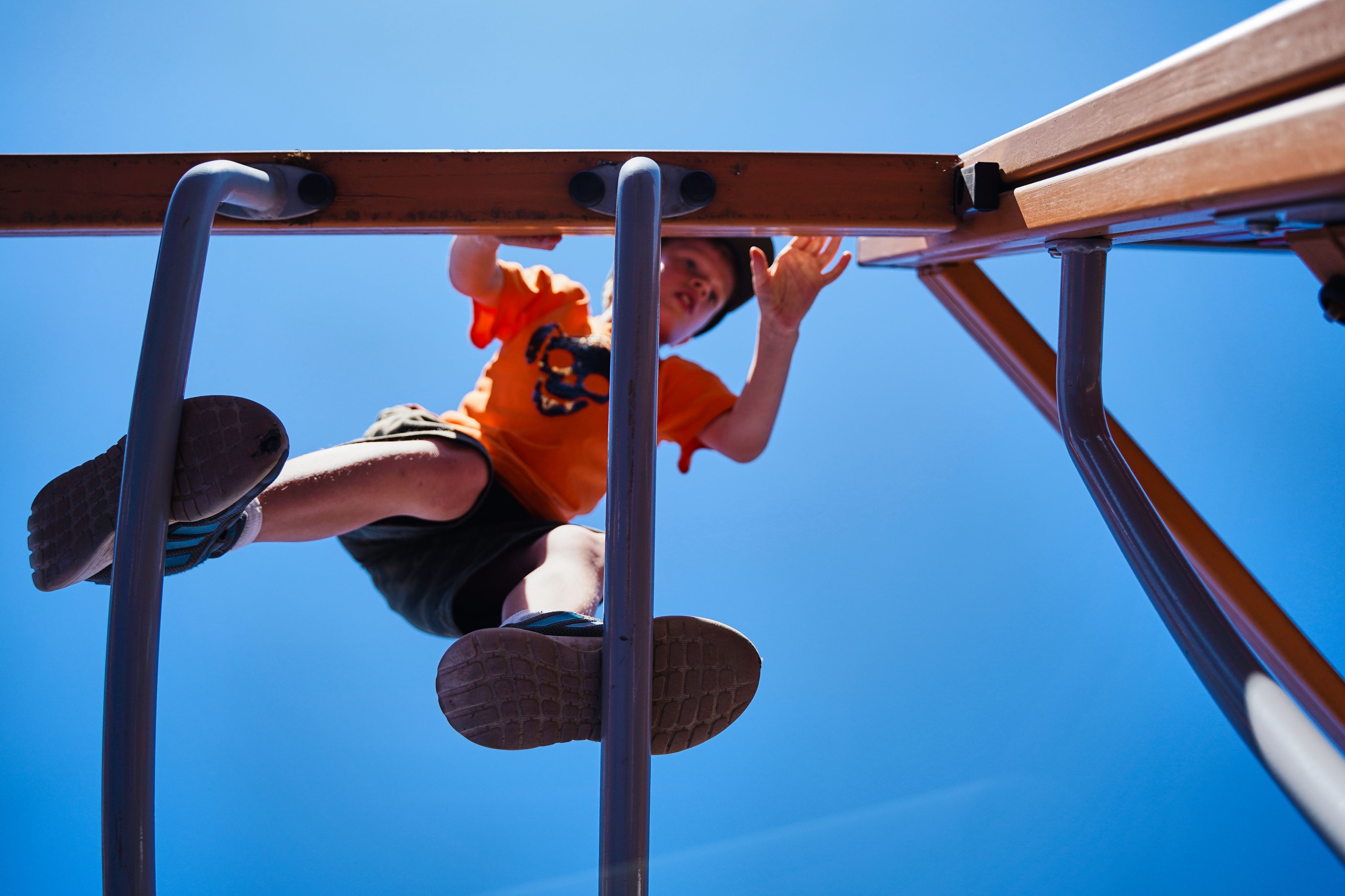 Kiipeilyä telineillä